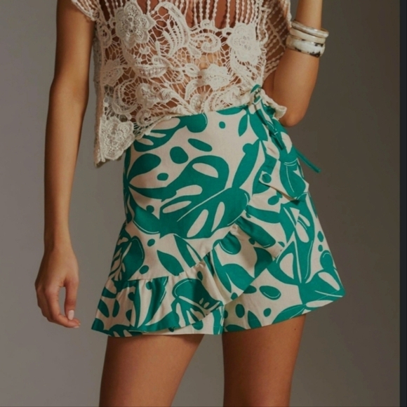 Anthropologie Pants - Corey Lynn Calter anthropology Ruffled linen blend green floral leaves Skort M
